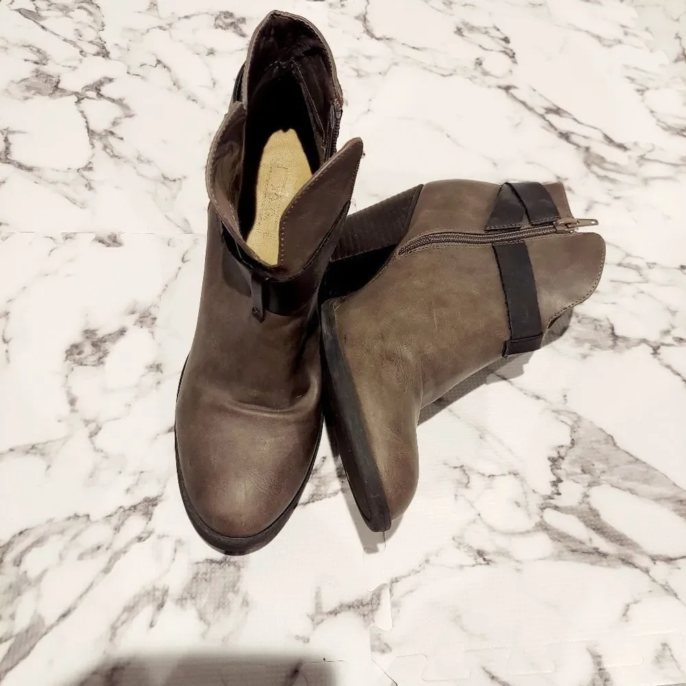 𝅺XOXO boots Brown womens size 8.5 - Picture 2 of 9